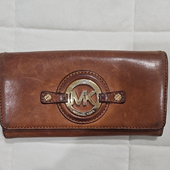 Michael Kors Tan Leather Wallet with Gold Logo - Picture 13 of 13